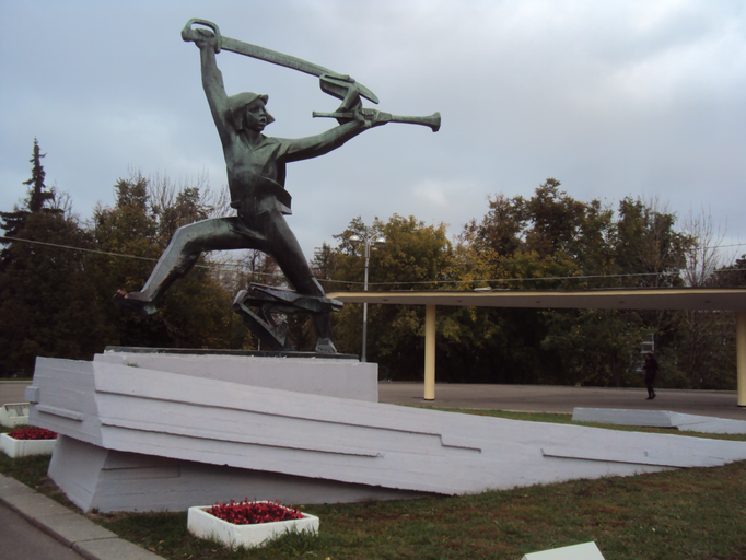 Навес на входе на территорию дворца пионеров)